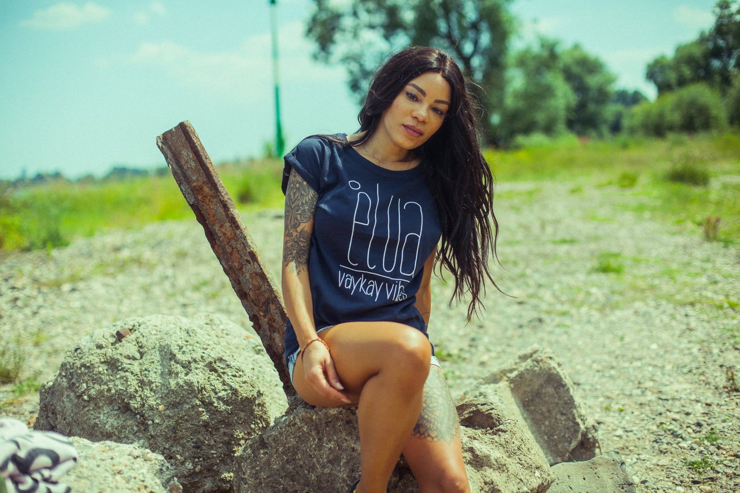 elua - Shirt - condensed extrovert // girls